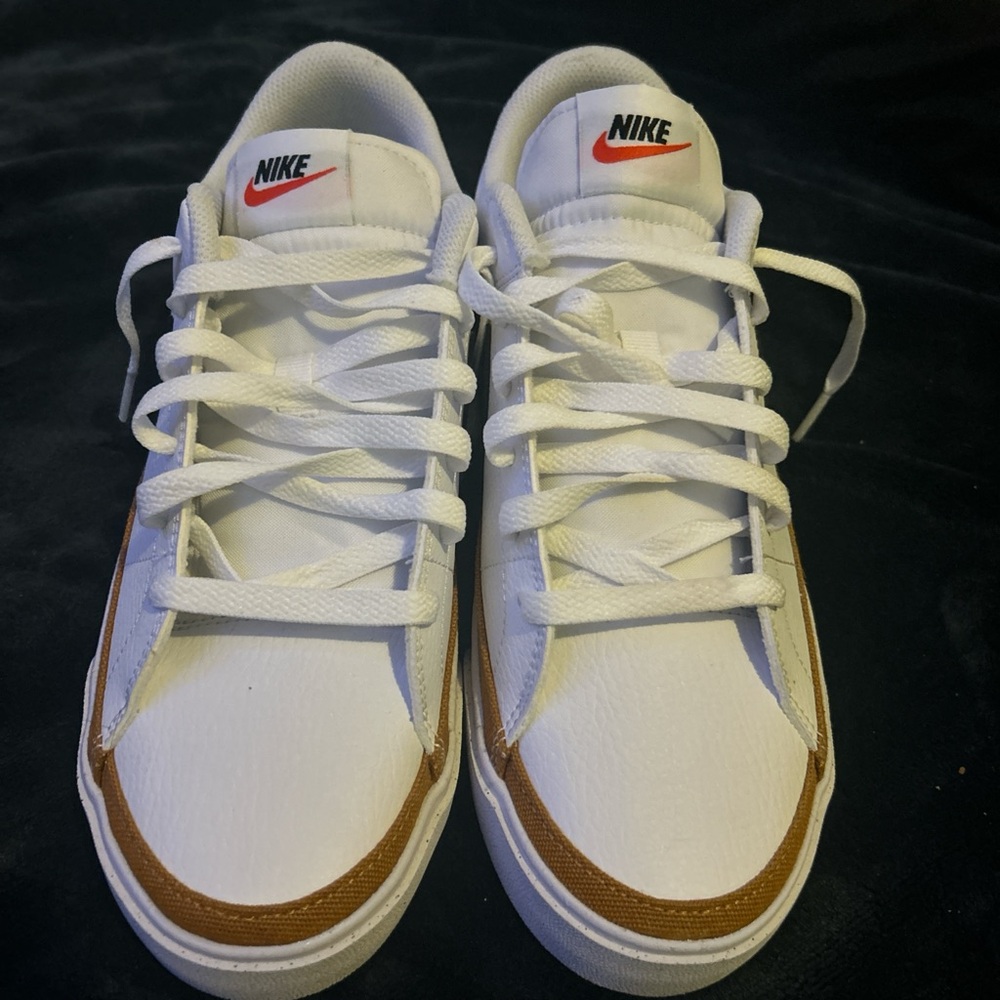 Nike Men's White and Tan Sneakers
